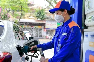 Giá xăng dầu trong nước tiếp tục tăng từ 15 giờ ngày 12-6