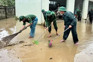 Gấp rút sửa chữa, xây dựng lại hàng ngàn ngôi nhà sau mưa lũ