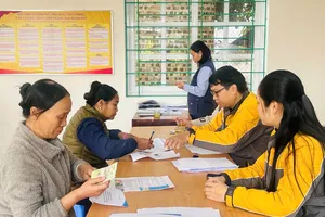 Hỗ trợ tiền mặt cho người dân bị ảnh hưởng mưa lũ tại Cao Bằng