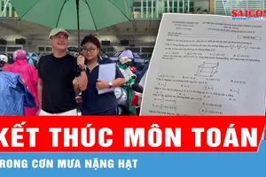 Thí sinh tại TPHCM kết thúc môn Toán trong cơn mưa nặng hạt