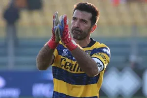 Gianluigi Buffon – từ siêu nhân của căn bệnh rầm cảm đến kẻ thù vĩ đại của thời gian 