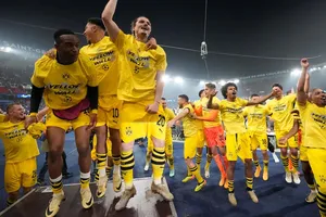 Borussia Dortmund và khúc ca của trái tim kiêu hãnh