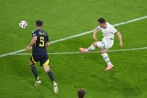 Từ siêu phẩm của Shaqiri “cơn mưa” bàn thắng tầm xa