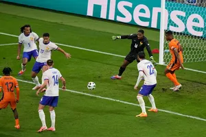 Sự thận trọng có đang hạn chế sức mạnh tuyển Pháp?