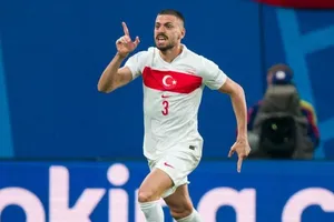 UEFA điều tra cách cầu thủ Thổ Nhĩ Kỳ ăn mừng bàn thắng