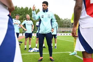 Mikel Arteta cùng Arsenal sang Mỹ sau 'thời điểm khó khăn' với Saka và Rice