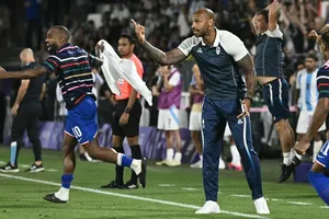 Thierry Henry: Từ ngọn lửa Olympic đến công việc ở tuyển Pháp