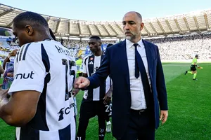 Vì sao Juventus lún sâu vào vũng lầy?