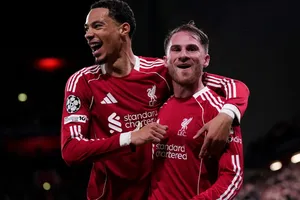 Đêm Liverpool "lột xác": Bradley rực sáng, Alexander-Arnold nhận trái đắng