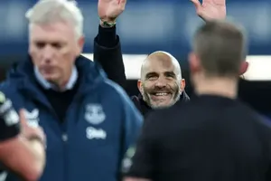 Enzo Maresca và "48 giờ khốn khổ"