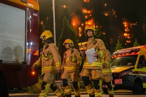 Đám cháy chung cư đã được kiểm soát. Ảnh: HKFP