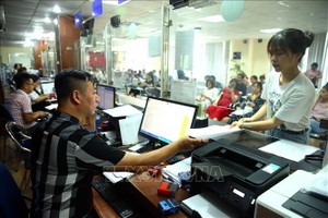 企业在经营注册科办手续。 