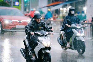 8月10日,许多地方在傍晚出现大雨。