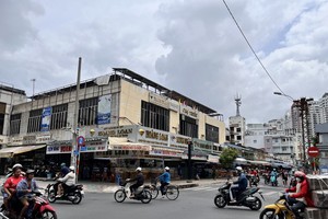 白铁街市是胡志明市廉价黄金销售之地。 