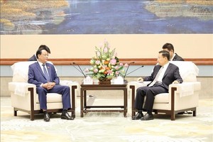 8月22日，越南党中央委员、国会副主席、越中友好议员小组主席陈光方上将会见四川省委书记、省人大常委会主任王晓晖。 