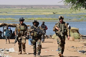 法国驱逐两名马里外交官