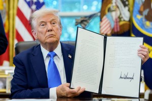 特朗普签署法令对H-1B签证加收10万美元新费用