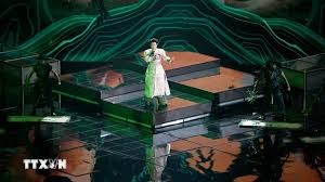 可容纳1.1万名观众的Live Arena音乐厅在《扶董天王》雄浑激昂、融汇民间旋律的歌声中沸腾。