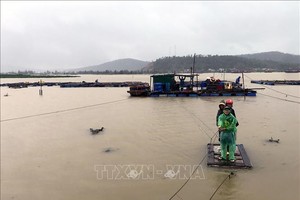 炉门坊渔排上的居民已疏散至安全地点。