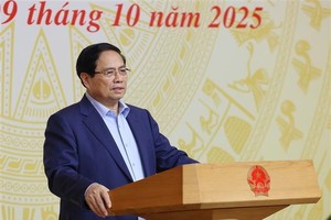 越南政府总理范明政主持全国会议。图自越通社 