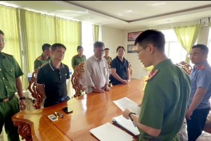 胡志明市公安厅调查警察机关对各嫌犯作出起诉《决定》。 