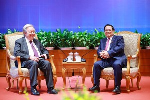 政府总理范明政会见联合国秘书长古特雷斯。(图自越通社)