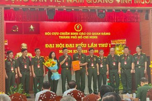 新执委会亮相。 