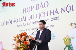 河内市旅游厅副厅长阮陈光致辞。 