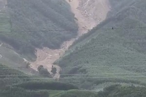 上德乡泰震山村大翁溪发生的山体滑坡事故。