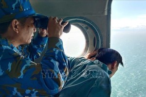 国防部空军力量正在海上进行搜寻。 