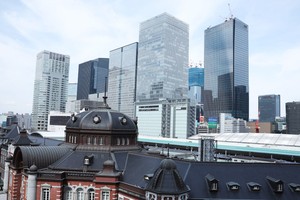 这是5月15日在日本东京的东京站附近拍摄的城市景观。新华社记者贾浩成摄 