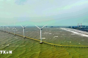 韩国-茶荣风电厂的风力涡轮机。 