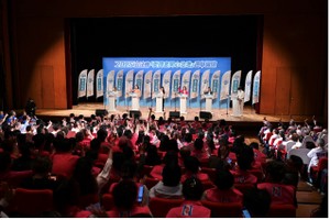 11月11日，香港特区政府举办的首场2025立法会“爱国者同心治港”选举论坛在荃湾大会堂举行。 