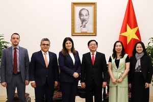 双方代表合影。图自越通社 