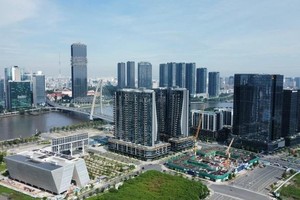 胡志明市中心区许多公寓房项目已升至超豪华级别，并继续涨价。 