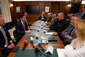 美乌结束3天会谈 主要讨论领土和安全保障问题