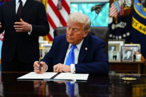 美国20州起诉特朗普政府征收高额H-1B签证费