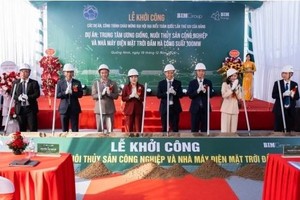 广宁省首座太阳能发电厂动工仪式。图自vnexpress.net 