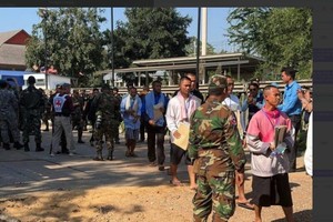 18名遭泰军扣押的柬埔寨士兵获释回国 