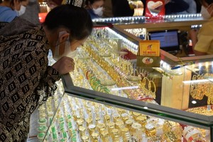 今日金价剧烈波动。