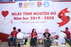 Hơn 2.000 giảng viên, sinh viên hiến máu nhân đạo