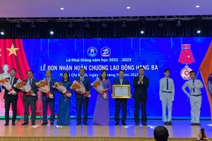 Trường ĐH Văn Hiến đón nhận Huân chương Lao động hạng Ba của Chủ tịch nước 