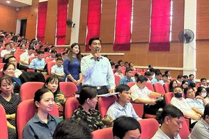Các đại biểu tham dự hội nghị đặt câu hỏi tại phần thảo luận về công tác thanh tra,kiểm tra - Ảnh: THANH HÙNG
