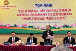Đồng chí Huỳnh Thành Đạt, Ủy viên Trung ương Đảng, Phó Trưởng Ban Tuyên giáo và Dân vận Trung ương phát biểu tại tọa đàm