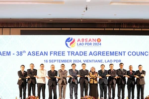 Các đại biểu tham dự Hội nghị Bộ trưởng Kinh tế ASEAN lần thứ 56 tại Lào. Ảnh: VIENTIANE TIMES