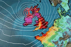 Vị trí di chuyển tâm bão Éowyn. Ảnh: CNN WEATHER 