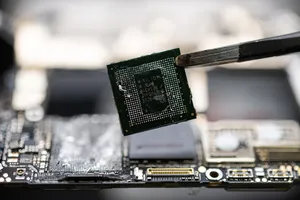 Sản xuất chip tại Trung Quốc. Ảnh: CFP