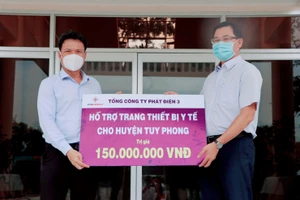 Tổng Công ty Phát điện 3 trao tặng trang thiết bị y tế cho công tác phòng, chống dịch Covid-19 tại Bình Thuận