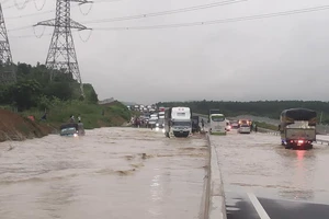 Các chuyên gia vào cuộc tìm nguyên nhân gây ngập cao tốc Phan Thiết - Dầu Giây