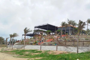 Hàng ngàn mét vuông đất do nhà nước quản lý tại TP Phan Thiết (Bình Thuận) bị chiếm, xây dựng cả một quần thể du lịch không phép